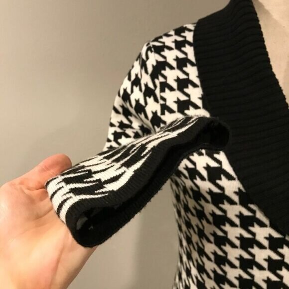 Calvin Klein long sleeve v-neck houndstooth print Sweater Dress - Picture 5 of 14